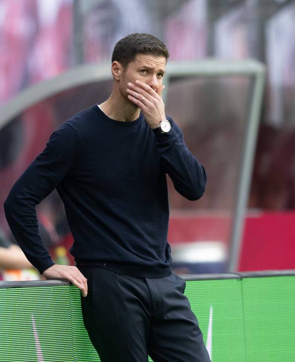 Red Bull Arena: Leverkusens Trainer Xabi Alonso reagiert während des Spiels.