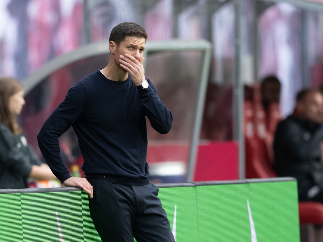 Red Bull Arena: Leverkusens Trainer Xabi Alonso reagiert während des Spiels.