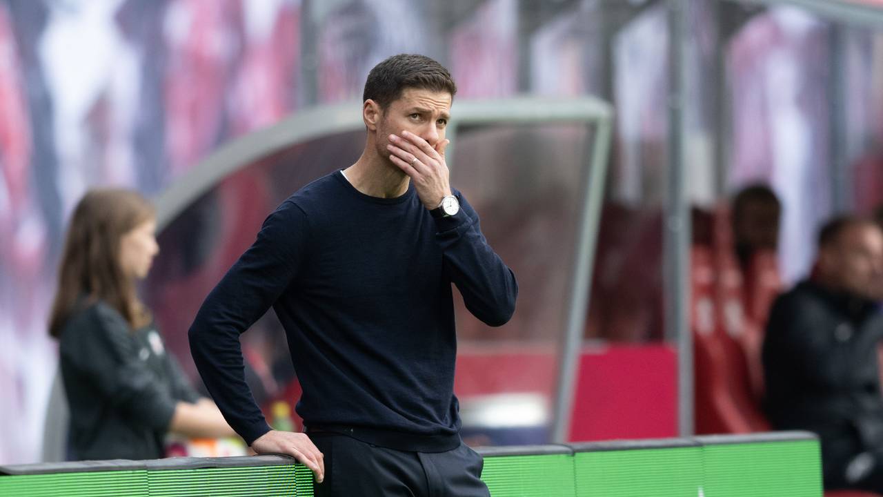 Red Bull Arena: Leverkusens Trainer Xabi Alonso reagiert während des Spiels.