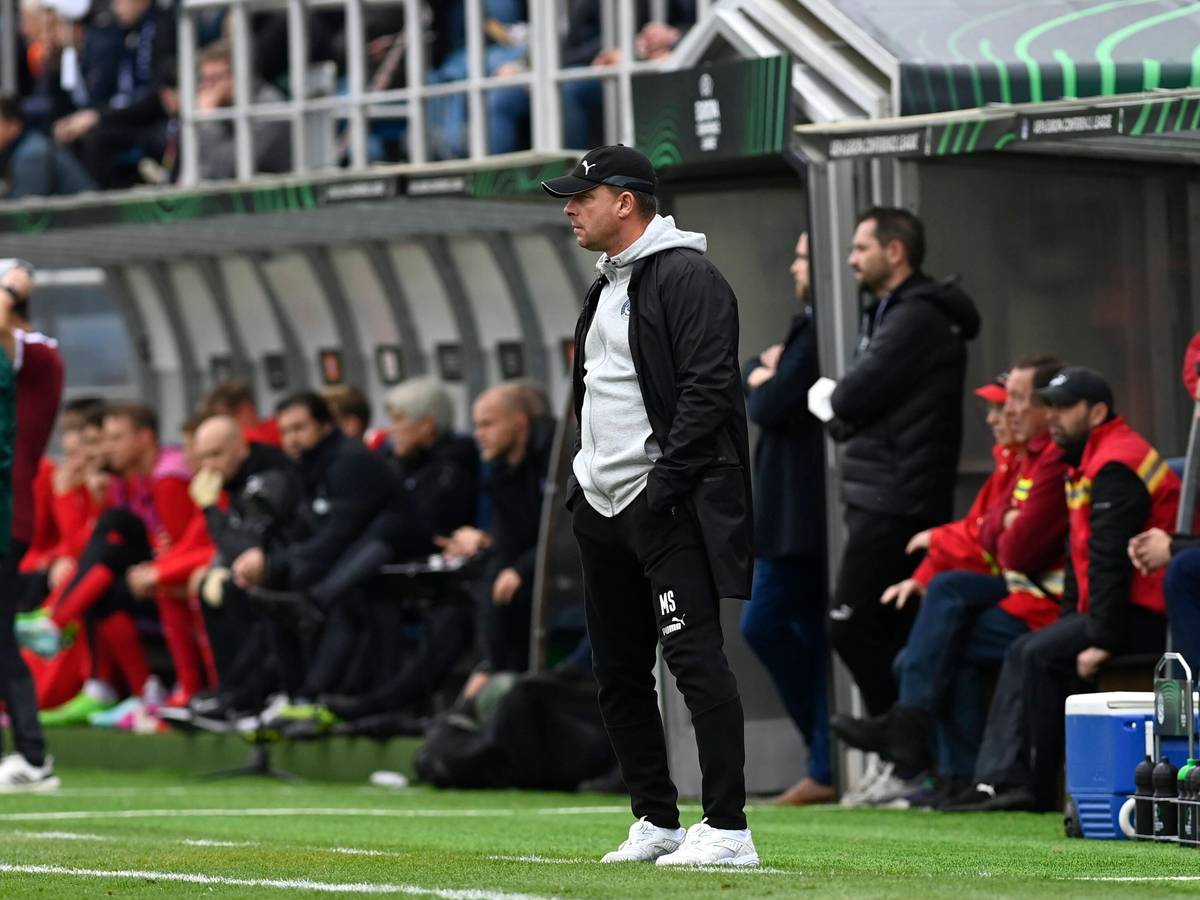 Slovacko-Coach Martin Svedik bei der Conference-League-Niederlage gegen den 1. FC Köln am 28. Oktober 2022