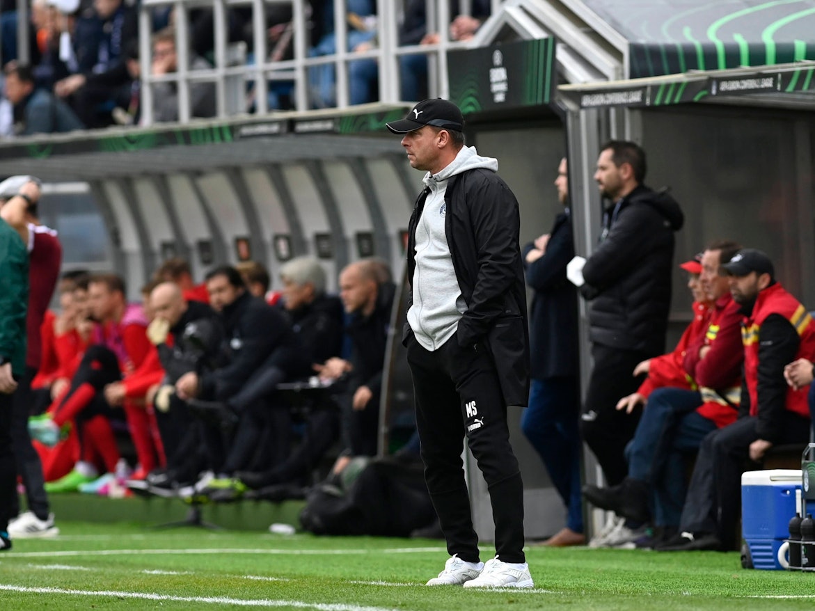 Slovacko-Coach Martin Svedik bei der Conference-League-Niederlage gegen den 1. FC Köln am 28. Oktober 2022