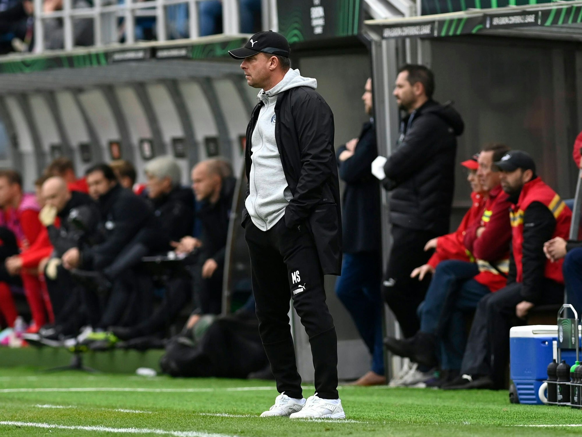 Slovacko-Coach Martin Svedik bei der Conference-League-Niederlage gegen den 1. FC Köln am 28. Oktober 2022