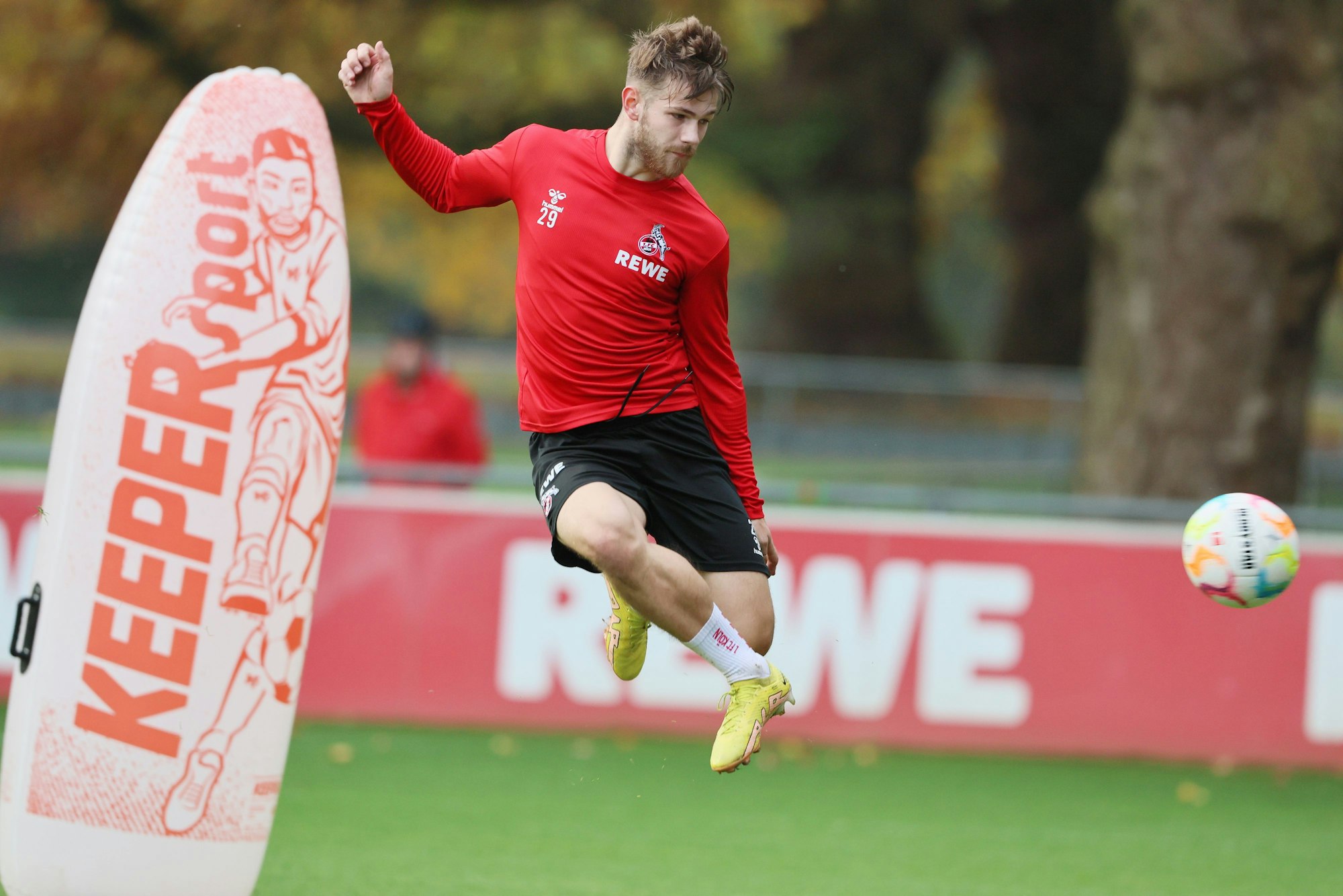 Jan Thielmann am Samstag (29. Oktober 2022) beim Abschlusstraining vor dem Heimspiel des 1. FC Köln gegen die TSG Hoffenheim