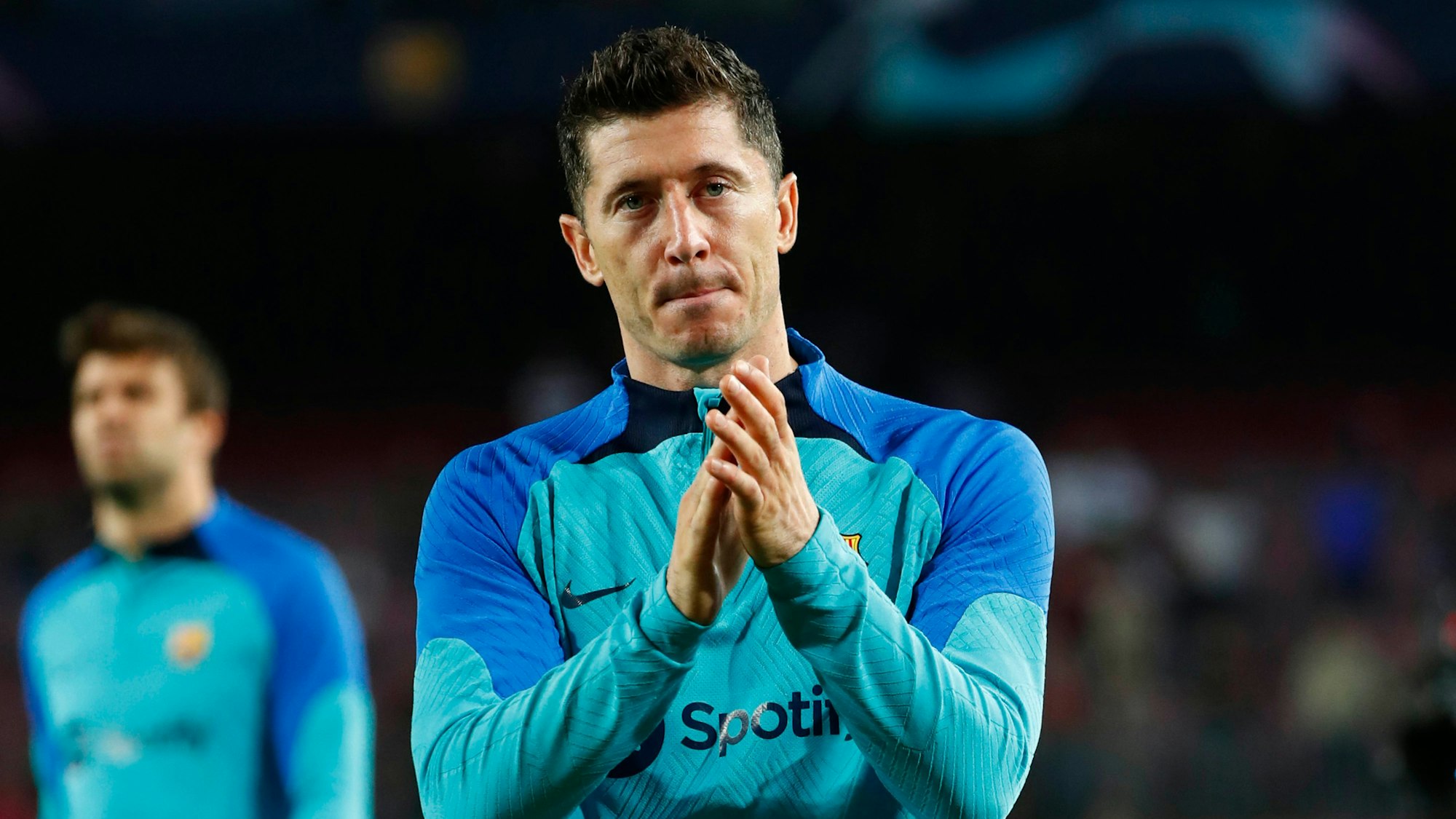 Robert Lewandowski klatscht in die Hände