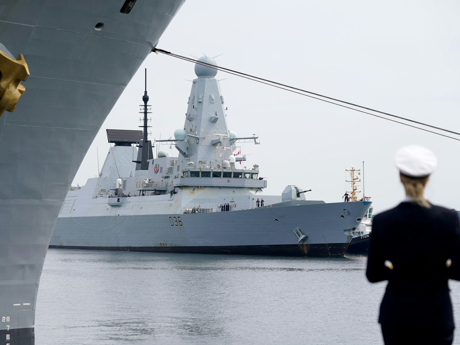 Der britische Zerstörer „HMS Defender“ der Royal Navy läuft nach dem Ende des Manövers Baltic Operations (BALTOPS) in den Marinestützpunkt ein.