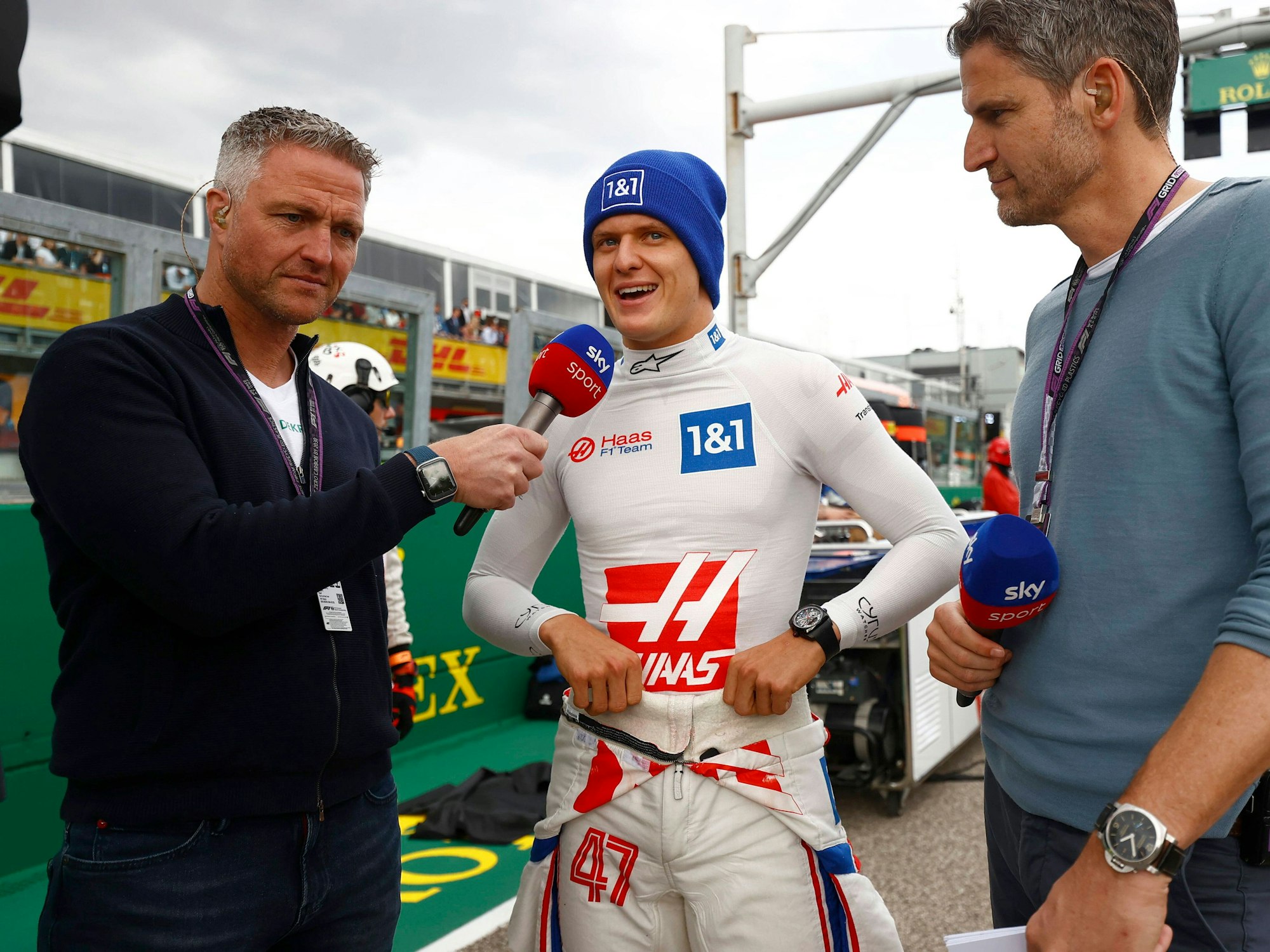 Mick Schumacher wird von Onkel Ralf und Peter Hardenacke interviewt.
