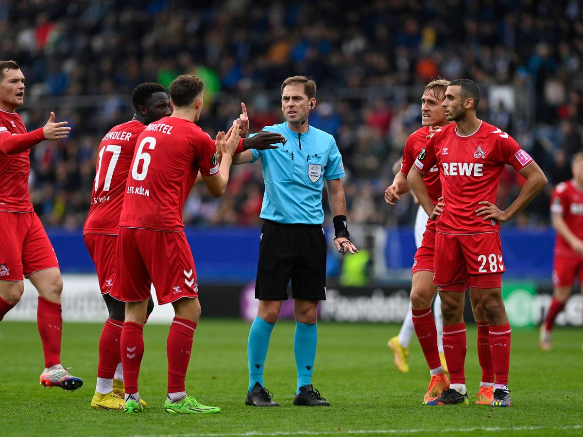 Ellyes Skhiri (r.) gewann mit dem 1. FC Köln am Freitag (28. Oktober 2022) in der Conference League beim 1 FC Slovacko.