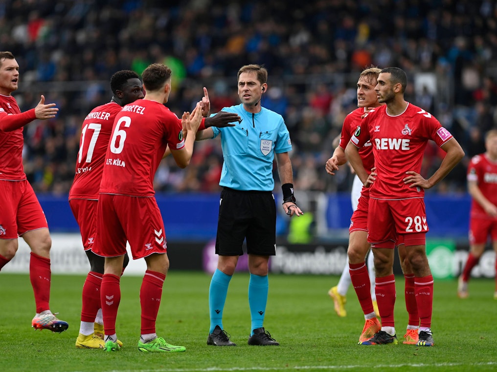 Ellyes Skhiri (r.) gewann mit dem 1. FC Köln am Freitag (28. Oktober 2022) in der Conference League beim 1 FC Slovacko.