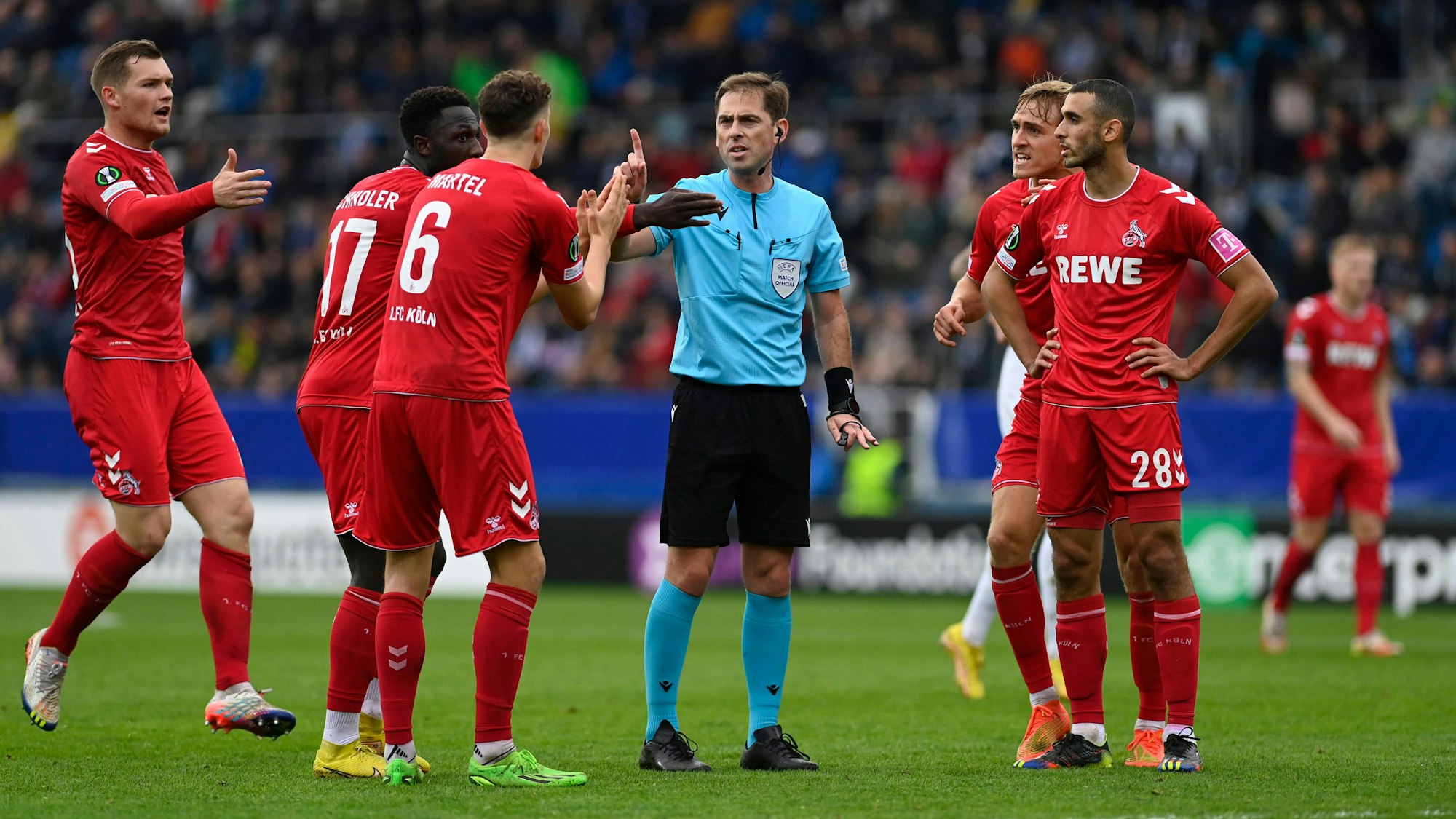 Ellyes Skhiri (r.) gewann mit dem 1. FC Köln am Freitag (28. Oktober 2022) in der Conference League beim 1 FC Slovacko.