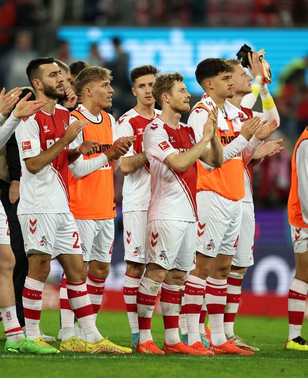 Der 1. FC Köln feierte das 1:1 gegen die TSG Hoffenheim am Sonntag (30. Oktober 2022) mit seinen Fans.