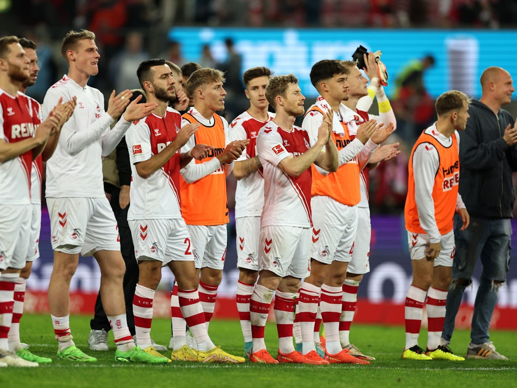 Der 1. FC Köln feierte das 1:1 gegen die TSG Hoffenheim am Sonntag (30. Oktober 2022) mit seinen Fans.