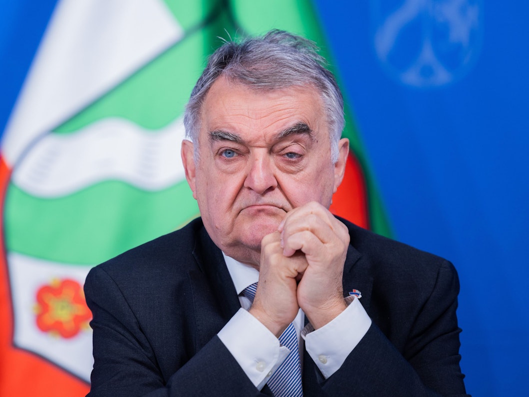 Innenminister Reul (hier am 11. Oktober 2022) hat vor Halloween an die Bürgerinnen und Bürger appelliert.