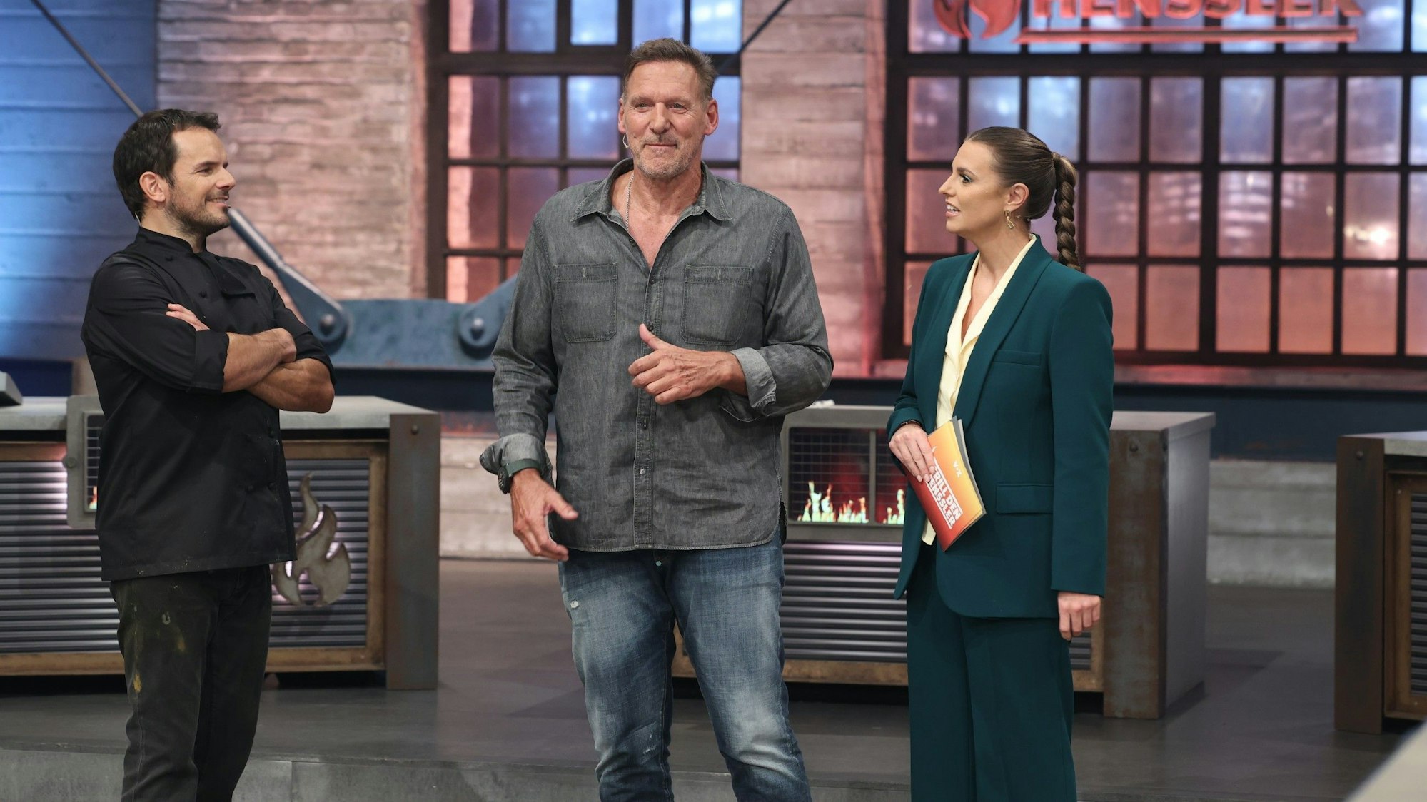 Steffen Henssler (l.), Ralf Moeller und Laura Wontorra während der Show.