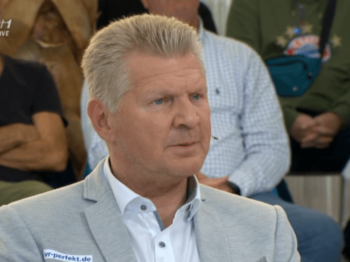 Sport1-Experte Stefan Effenberg in der Runde beim Doppelpass.