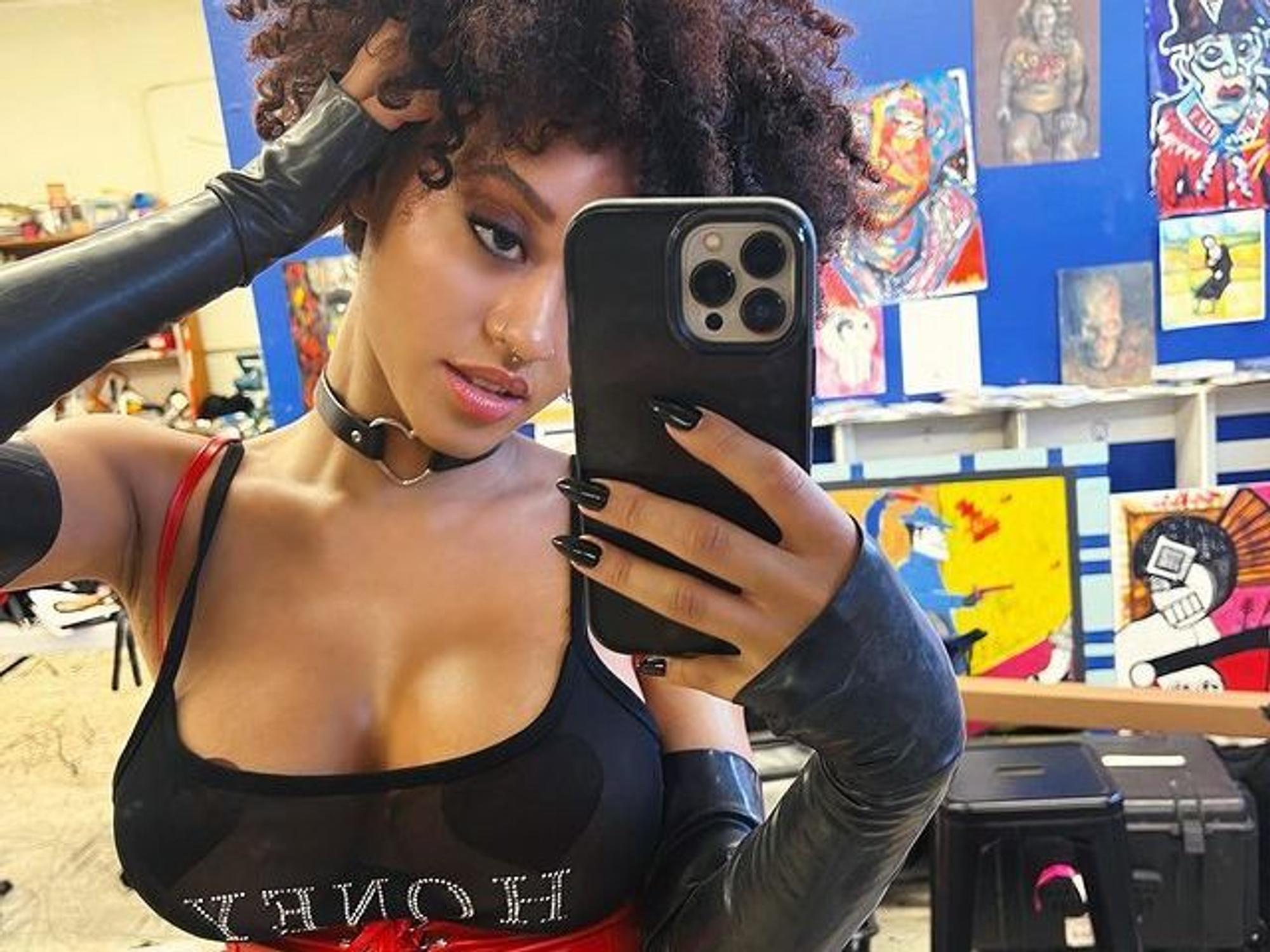 Stormi Maya zeigt sich am 28. Oktober 2022 auf Instagram.
