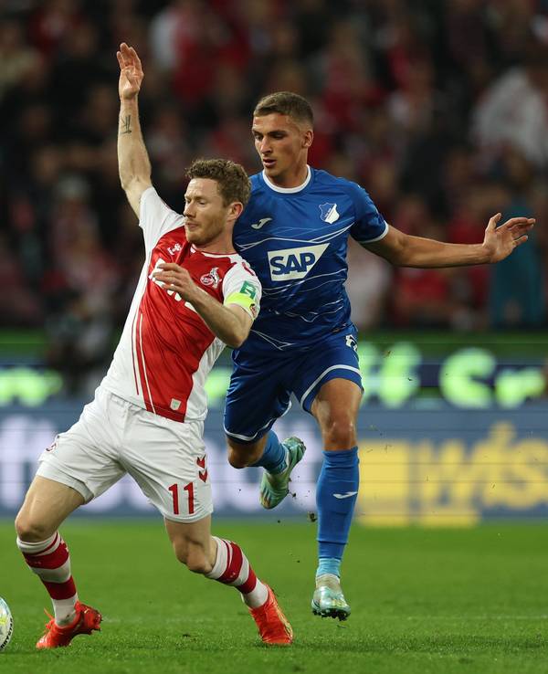 Florian Kainz im Duell mit Grischa Prömel.
