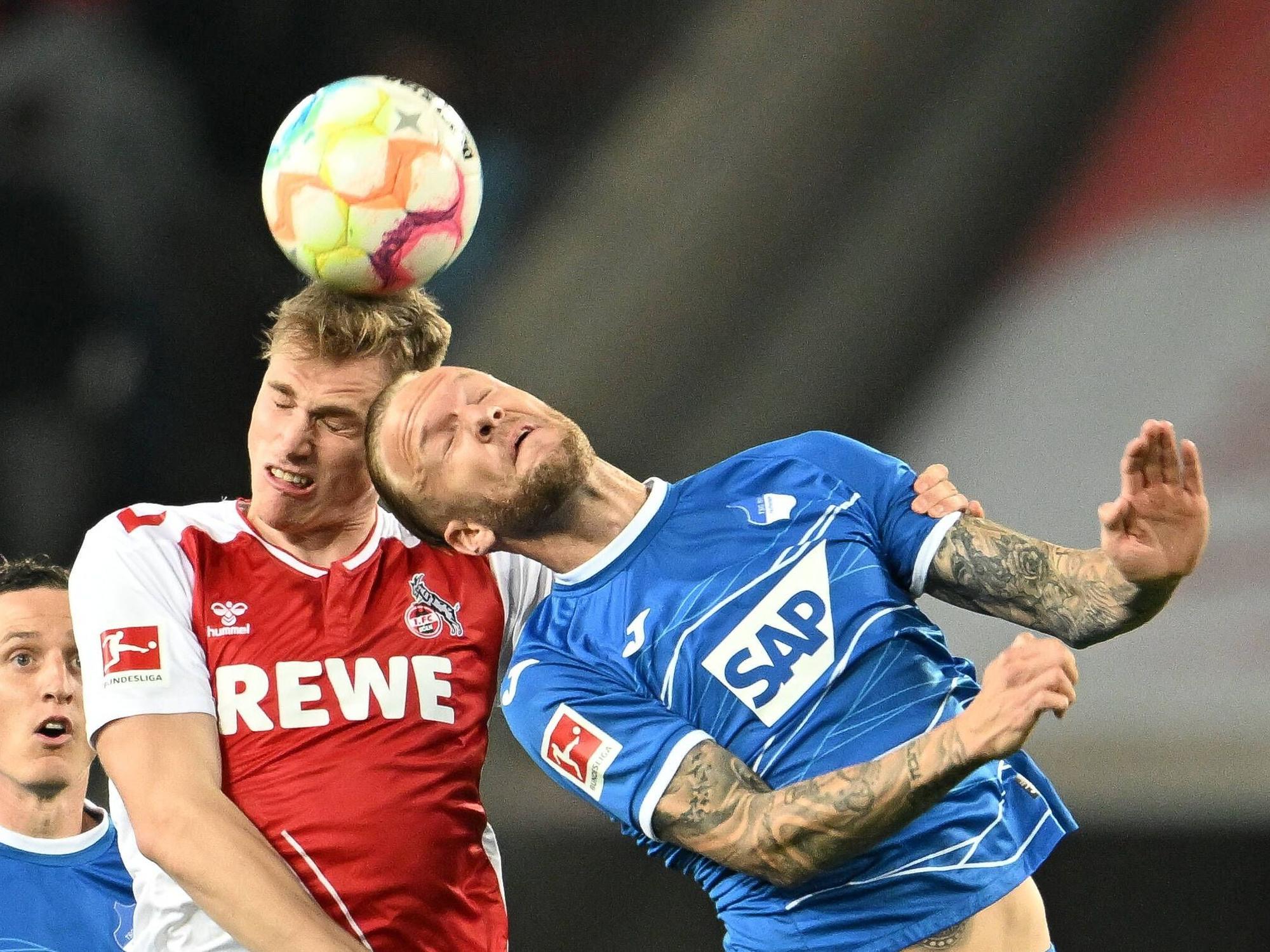 Enges Duell: Steffen Tigges und Kevin Vogt im Zweikampf.