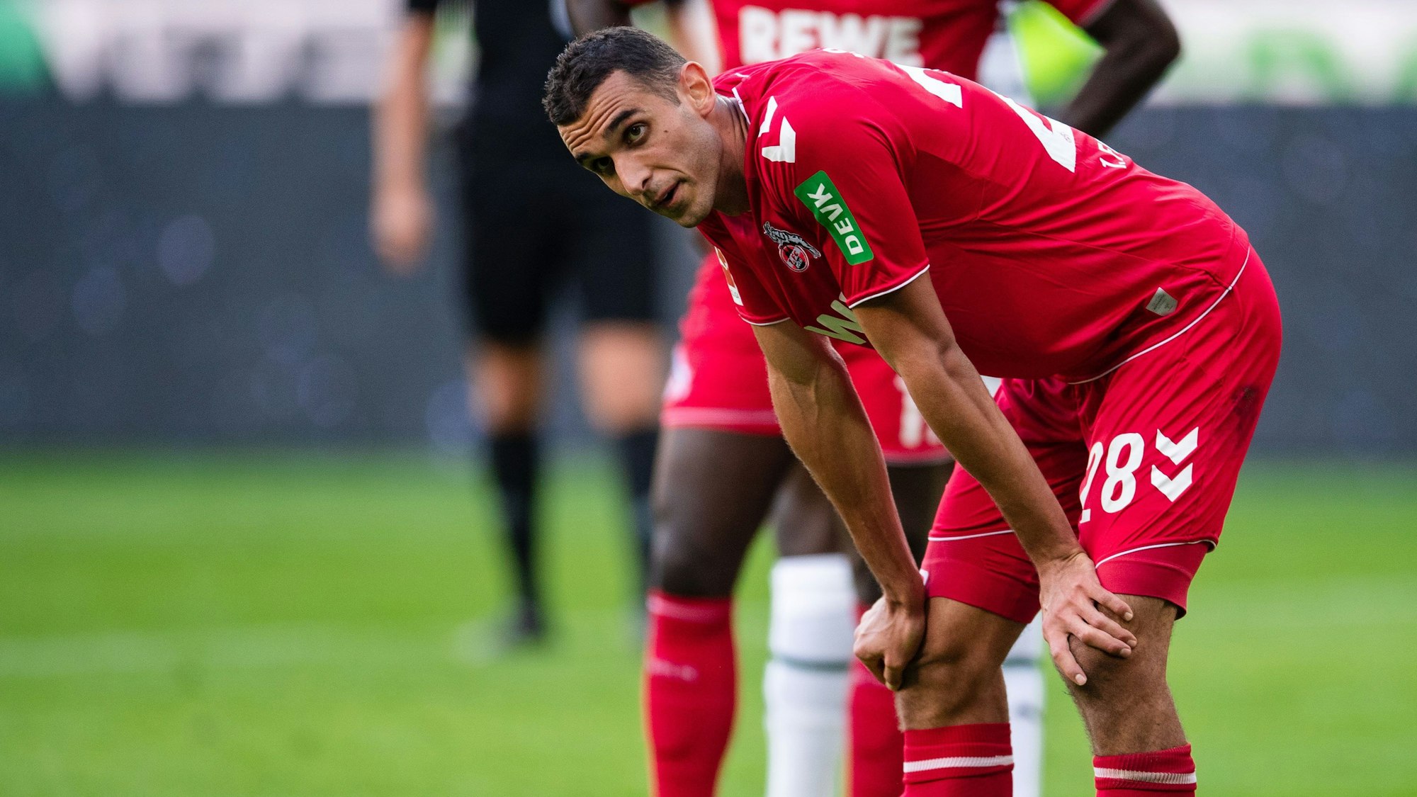 Ellyes Skhiri vom 1. FC Köln ist erschöpft.