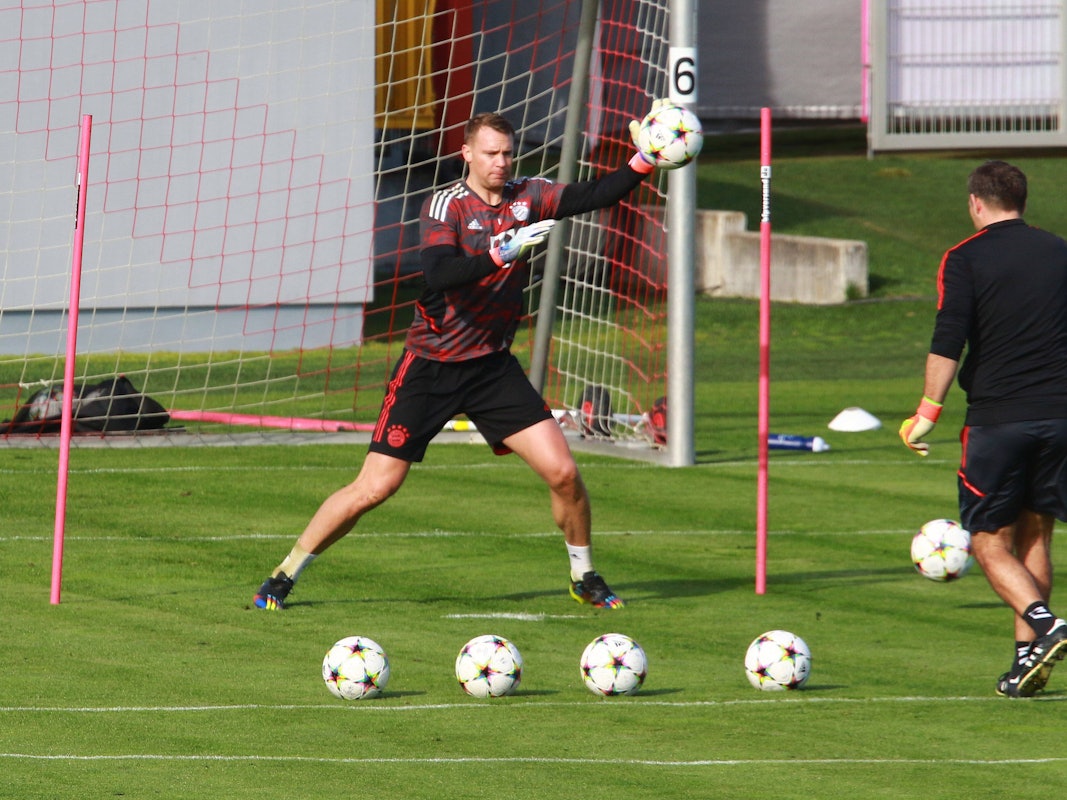 Manuel Neuer trainiert nach Verletzungspause wieder.