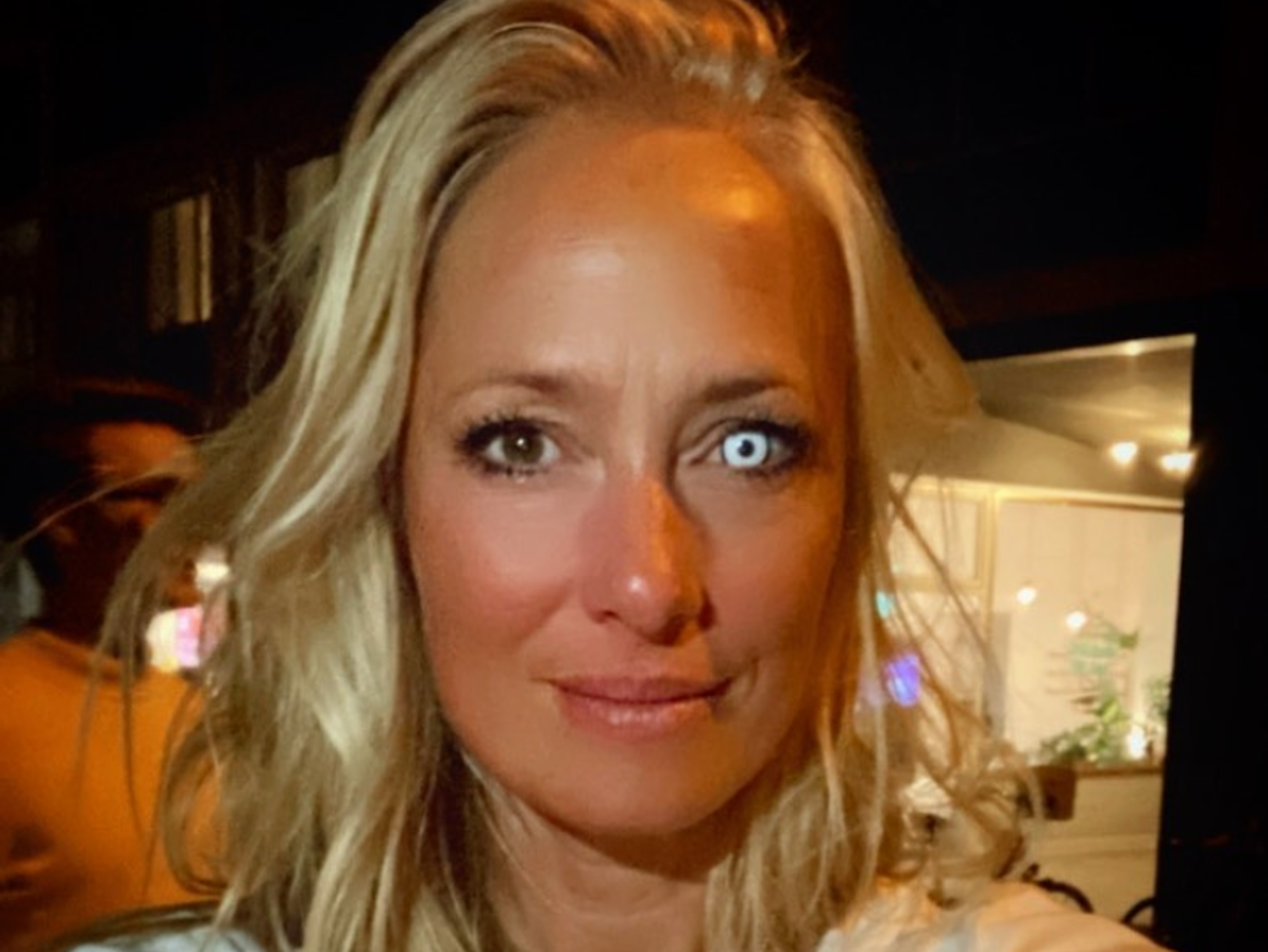 Angela Finger-Erben mit einer farbigen Kontaktlinse.