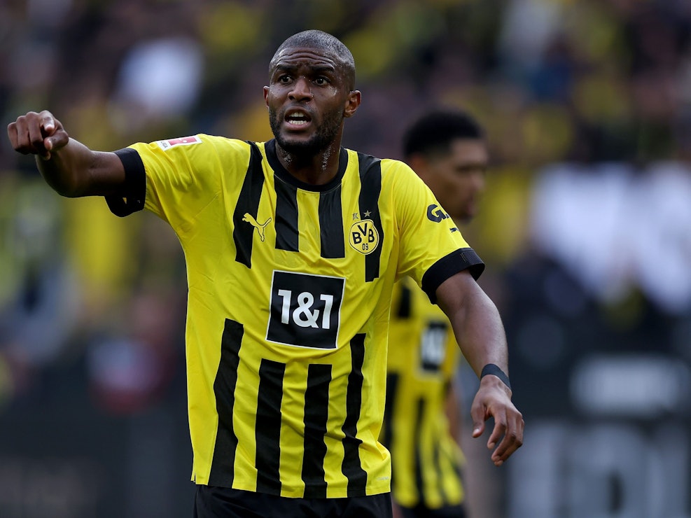 Anthony Modeste gestikuliert am 22. Oktober 2022 im Trikot von Borussia Dortmund.