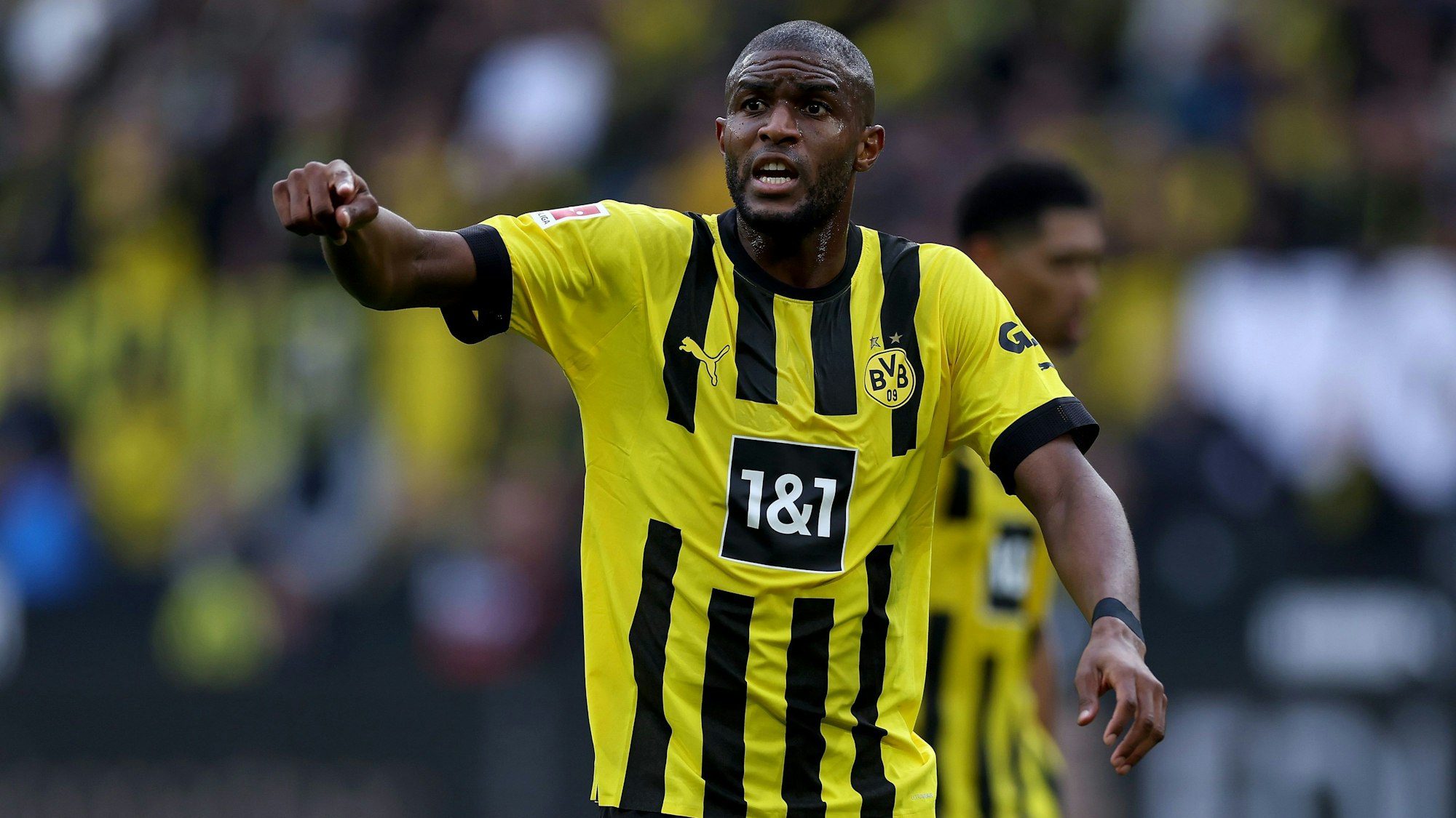 Anthony Modeste gestikuliert am 22. Oktober 2022 im Trikot von Borussia Dortmund.