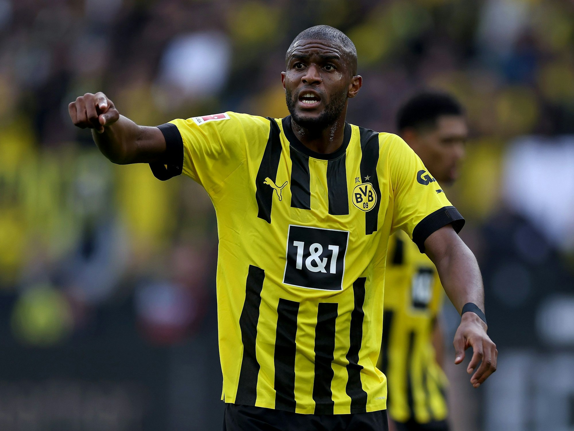 Anthony Modeste gestikuliert am 22. Oktober 2022 im Trikot von Borussia Dortmund.