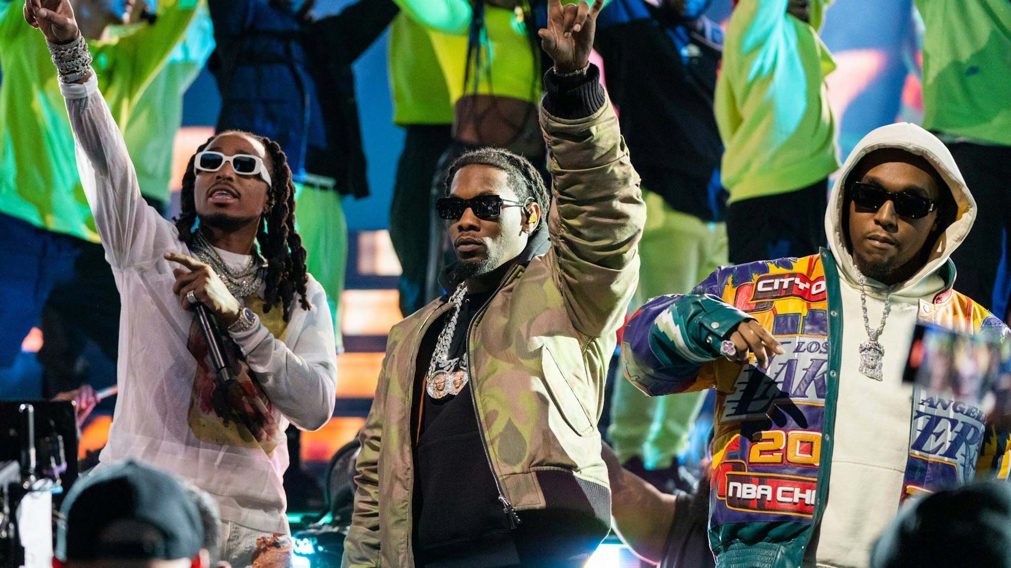 Rapper Takeoff (rechts) war Teil der US-Kombo Migos, hier mit seinen Kollegen Quavo (links) und Offset im Rahmen eines Auftritts rund um das NBA-All-Star-Wochenende im Februar 2022.