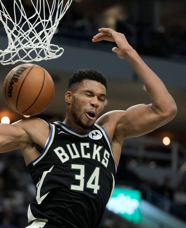 Giannis Antetokounmpo im Trikot der Milwaukee Bucks.