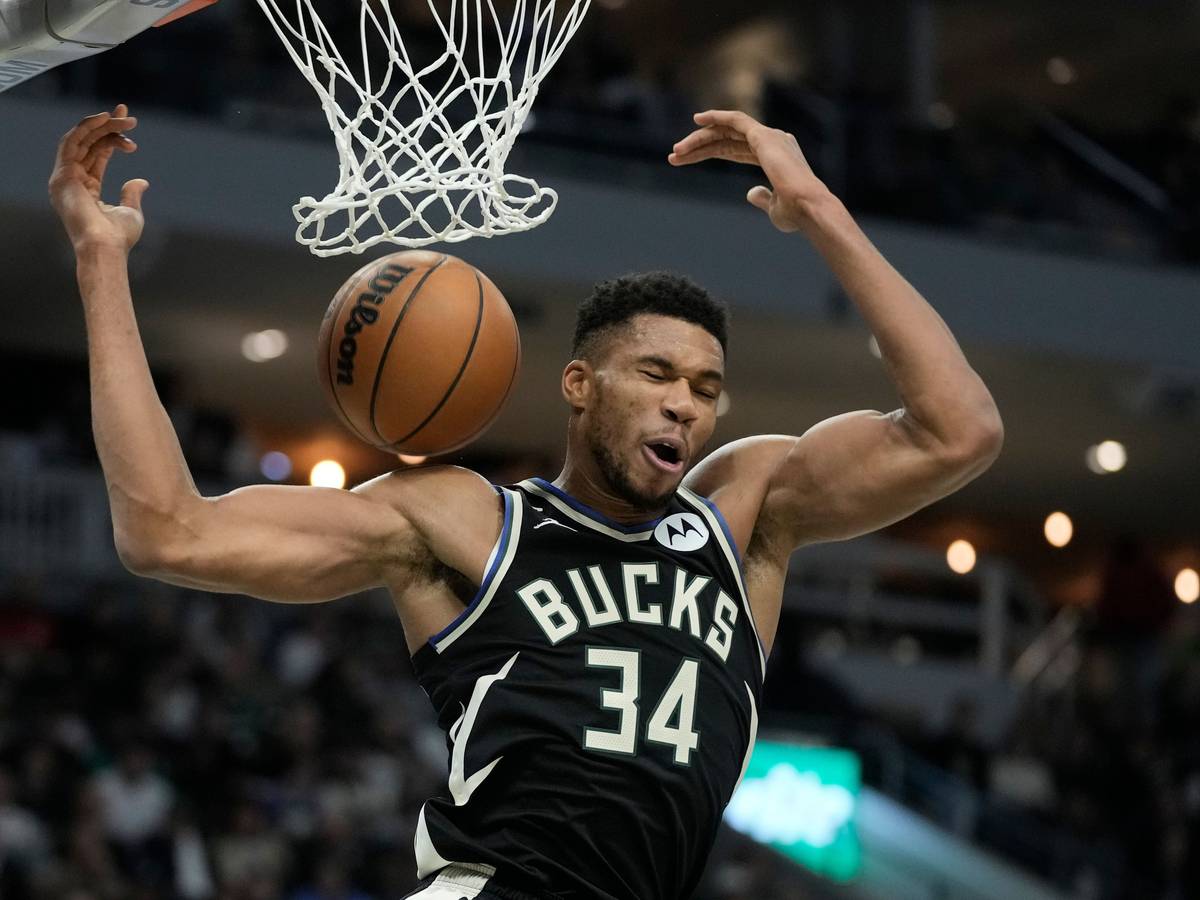 Giannis Antetokounmpo im Trikot der Milwaukee Bucks.