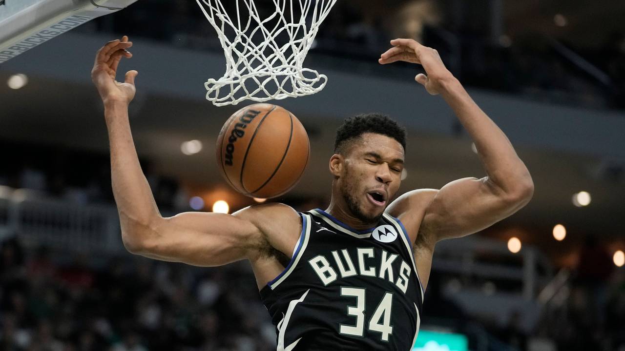 Giannis Antetokounmpo im Trikot der Milwaukee Bucks.
