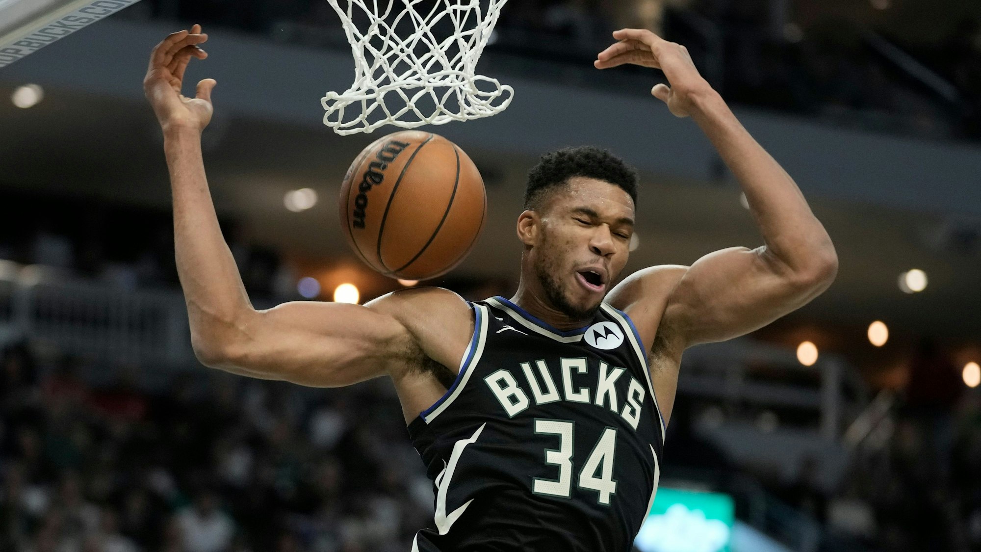 Giannis Antetokounmpo im Trikot der Milwaukee Bucks.