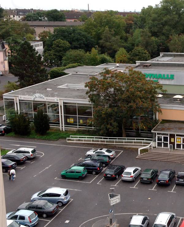 Blick auf die Stadthalle in Köln-Mülheim.