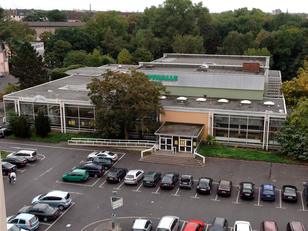 Blick auf die Stadthalle in Köln-Mülheim.