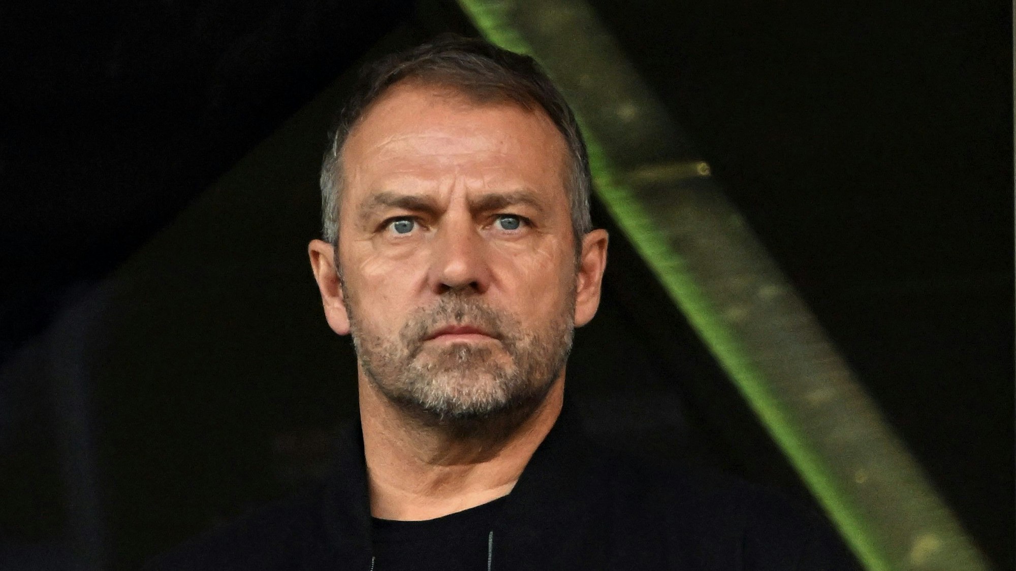 Bundestrainer Hansi Flick steht beim Bundesliga-Spiel Bayer Leverkusen - VfL Wolfsburg im Stadion