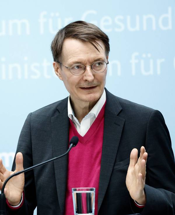 02.11.2022, Berlin: Karl Lauterbach (SPD), Bundesminister für Gesundheit, bei der Vorstellung der Corona-Kita-Studie zu den Auswirkungen der Corona-Pandemie auf Kinder und Jugendliche. Foto: Carsten Koall/dpa +++ dpa-Bildfunk +++