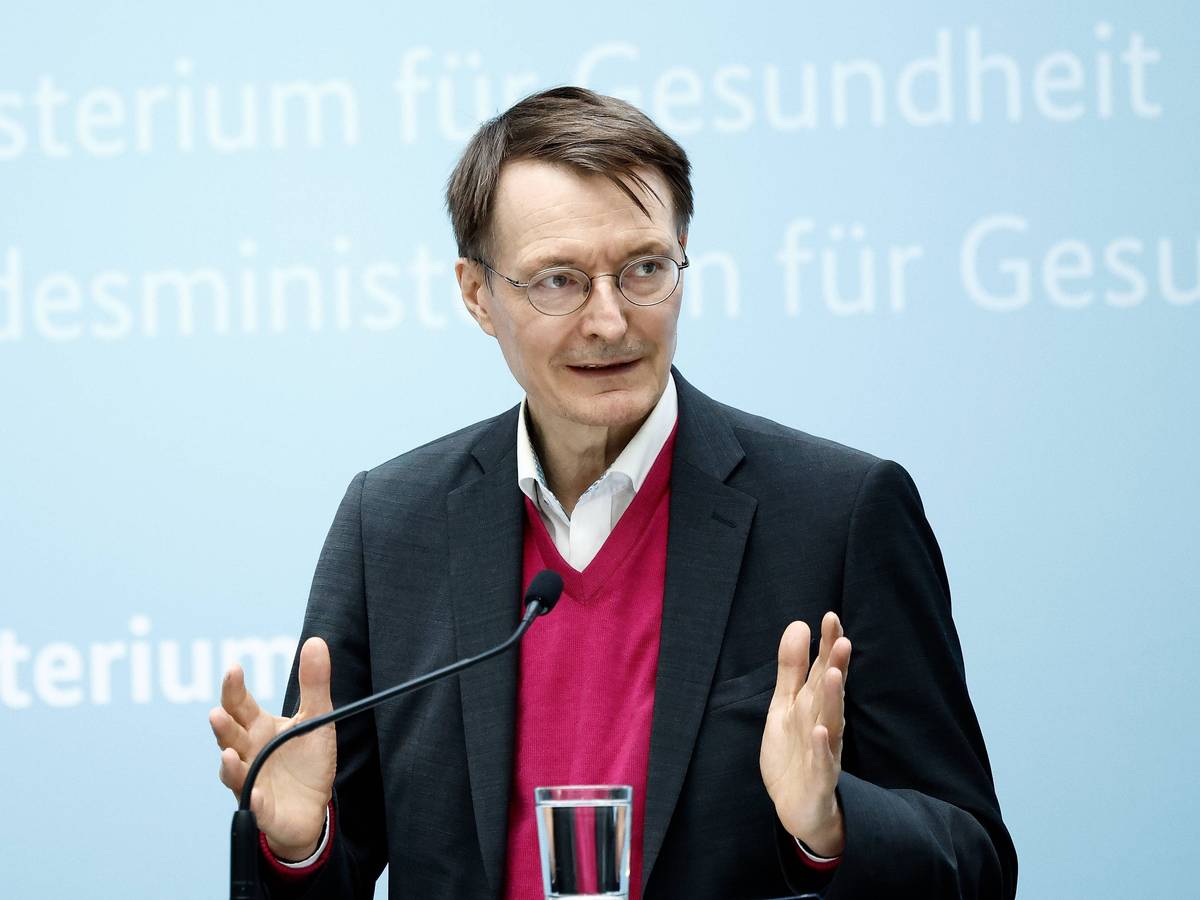 Karl Lauterbach (SPD), Bundesminister für Gesundheit, bei der Vorstellung der Corona-Kita-Studie zu den Auswirkungen der Corona-Pandemie auf Kinder und Jugendliche.