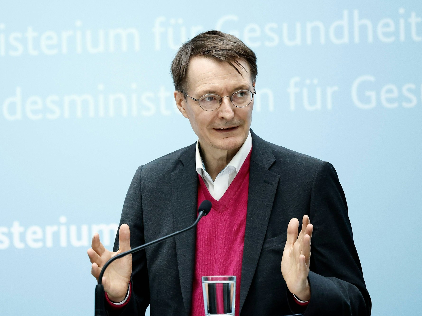 Karl Lauterbach (SPD), Bundesminister für Gesundheit, bei der Vorstellung der Corona-Kita-Studie zu den Auswirkungen der Corona-Pandemie auf Kinder und Jugendliche.