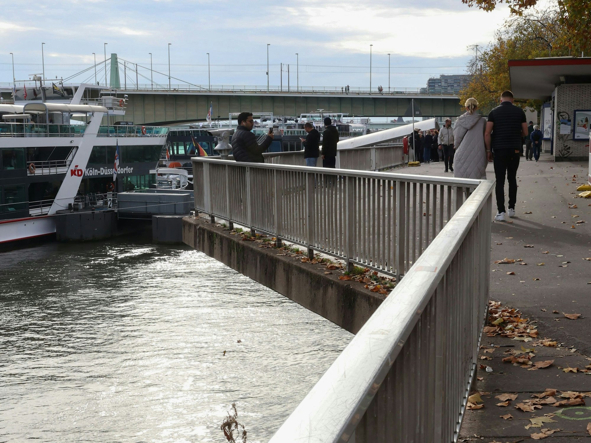 Die sogenannte Kragplatte: Ein Teil der Promenade, der in den Rhein hineinragt.
