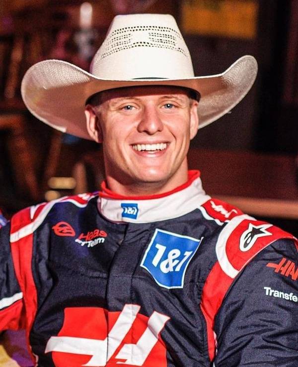 Mick Schumacher postete vor dem US-Rennen in Austin dieses Foto mit Cowboyhut.