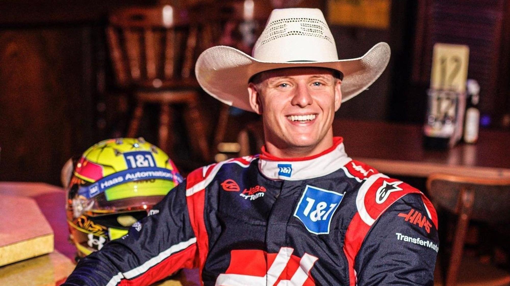 Mick Schumacher postete vor dem US-Rennen in Austin dieses Foto mit Cowboyhut.