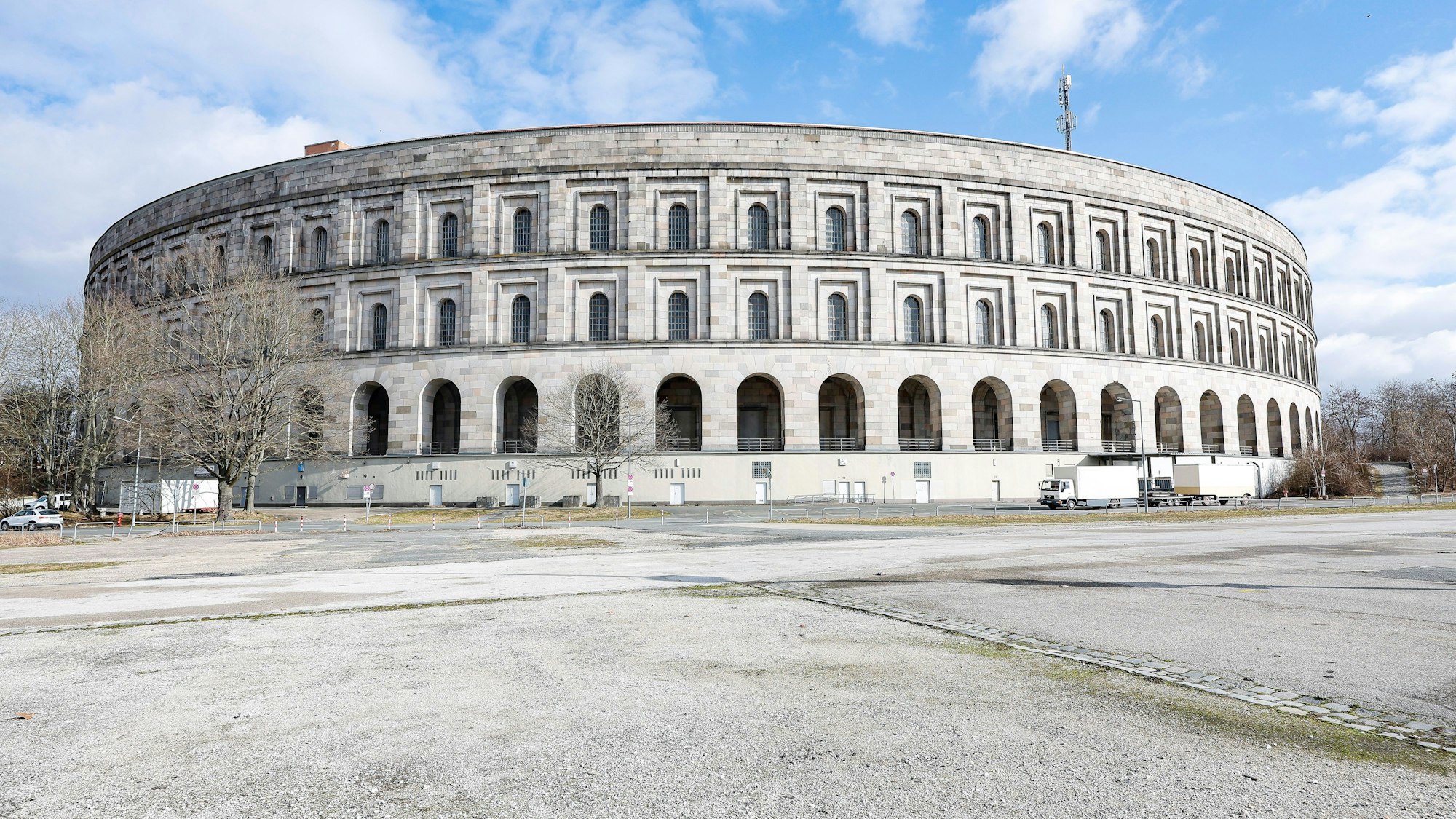 Eine historische Sehenswürdigkeit aus der NS-Zeit: die ehemalige Kongresshalle.