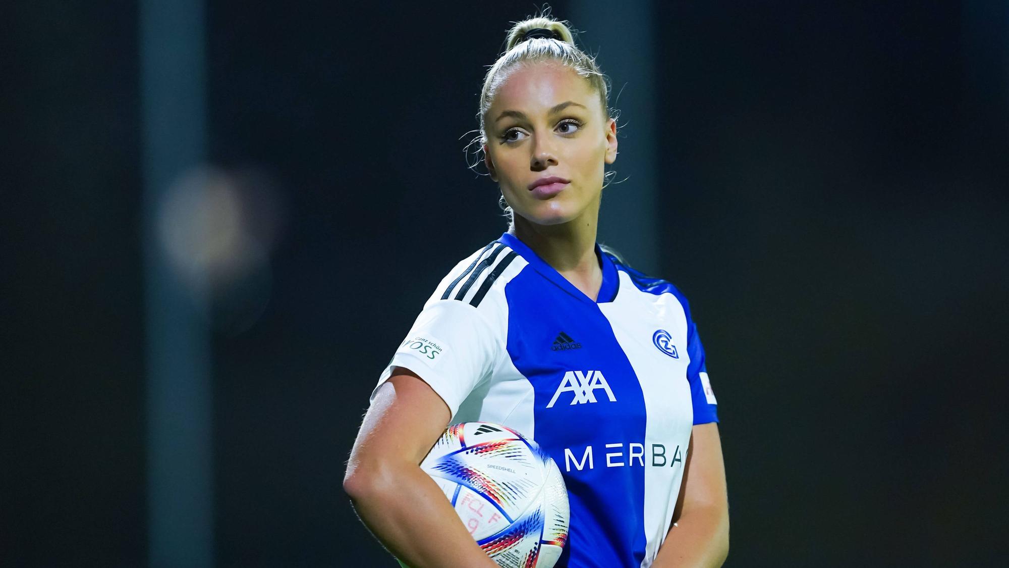 Ana Maria Markovic hält den Ball unterm Arm