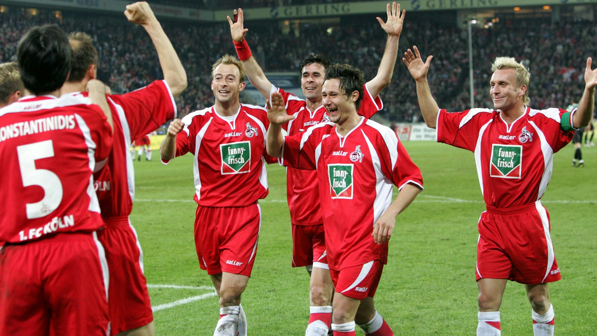 Mannschaftsjubel Köln, v.r.: Sebastian Schindzielorz, Albert Streit, Vassilios Tsiartas, Carsten Cullmann, Matthias Scherz und Kostas Konstantinidis.
