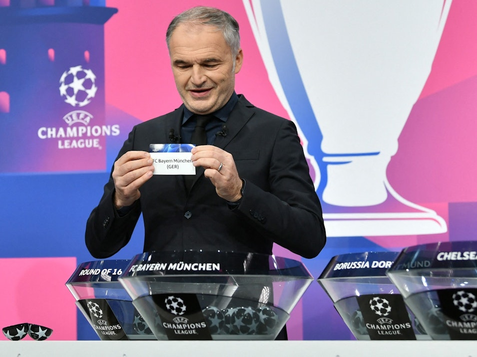 Die Auslosung der Champions League am 14. Dezember 2020 mit Ex-Bundesliga-Profi Stéphane Chapuisat.