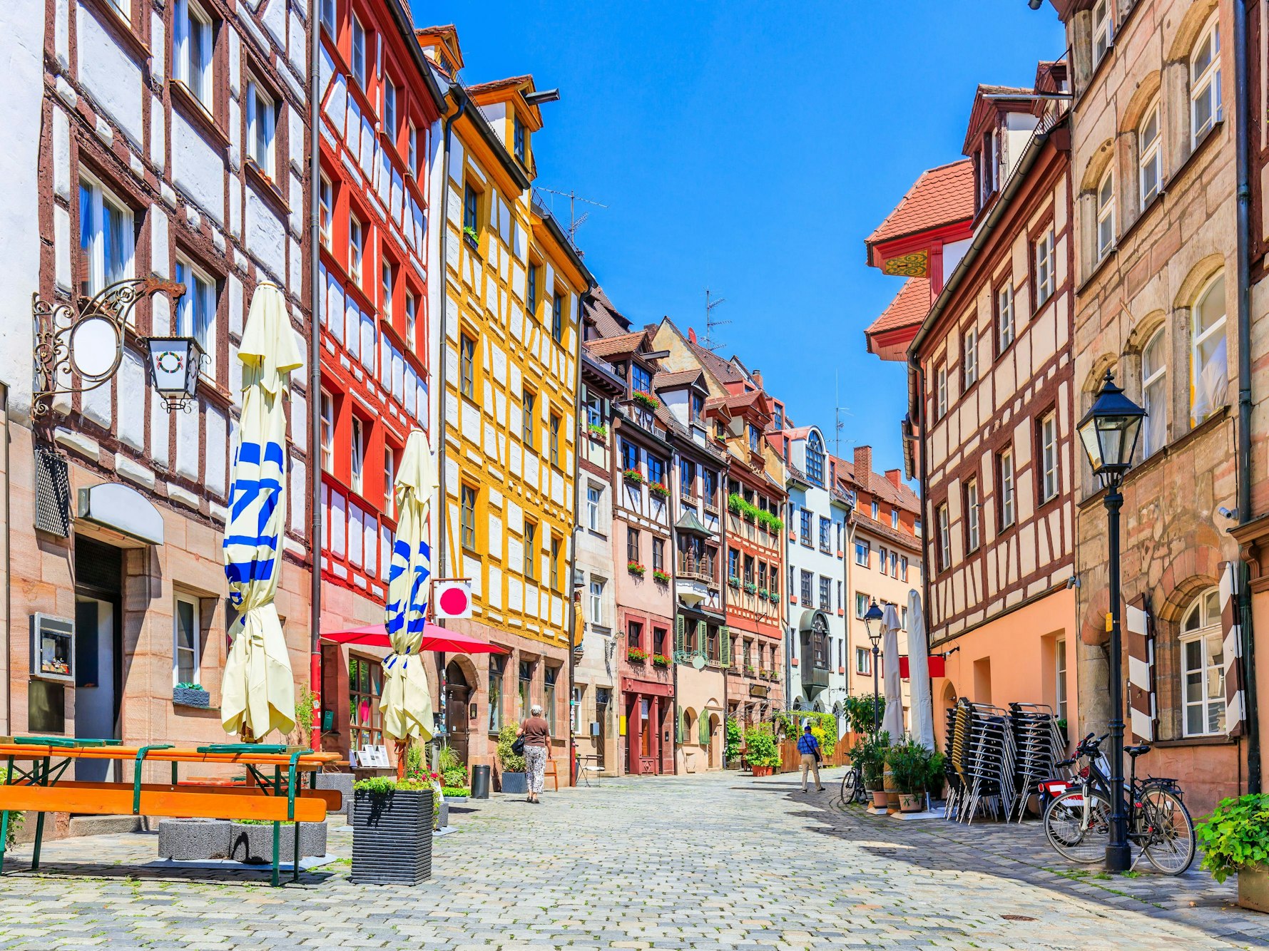 Die Weißgerbergasse zieht jährlich mit ihren bunten Fachwerkfassaden Touristen an.