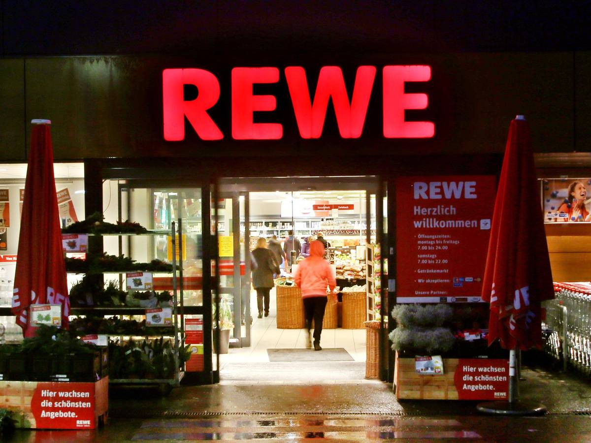 Bei Rewe tut sich was. Viele Marken sind wieder zurück – doch nicht mit allen Herstellern wurde der Preiskampf beigelegt. Unser Foto zeigt eine Rewe-Filiale 2016 in Essen.