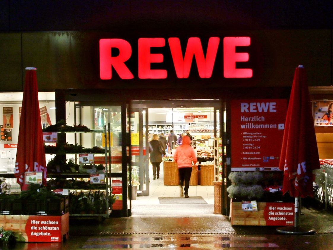 Bei Rewe tut sich was. Viele Marken sind wieder zurück – doch nicht mit allen Herstellern wurde der Preiskampf beigelegt. Unser Foto zeigt eine Rewe-Filiale 2016 in Essen.