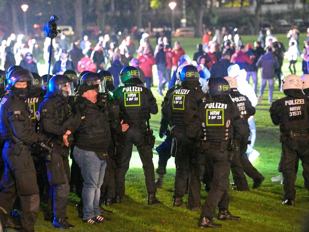 Polizeieinsatz beim Spiel 1. FC Köln gegen OGC Nizza.