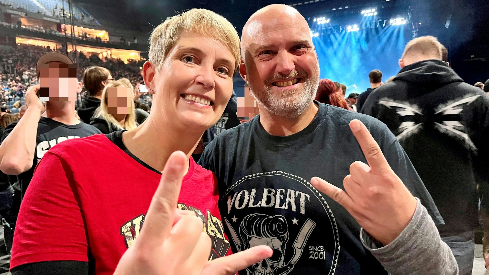 Voller Vorfreude aufs "Volbeat"-Konzert am Mittwoch (2. November 2022) in der Kölner Lanxess-Arena: Martina und Heiner